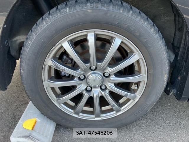 Toyota VOXY 2011-08 8369695-11