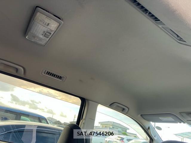Toyota VOXY 2011-08 8369695-18
