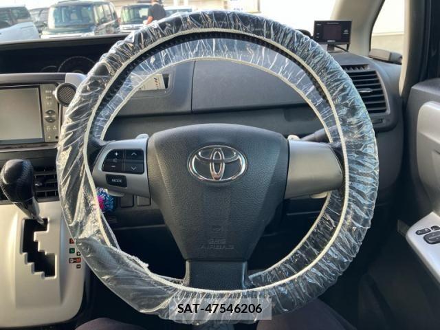 Toyota VOXY 2011-08 8369695-20
