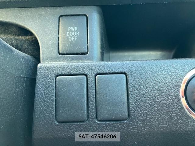 Toyota VOXY 2011-08 8369695-27