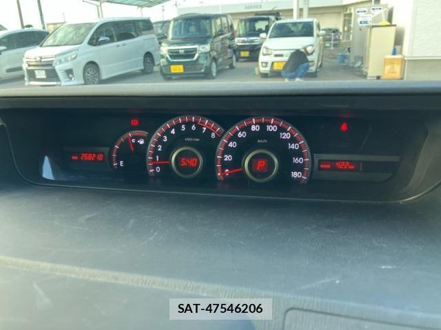 Toyota VOXY 2011-08 8369695-29