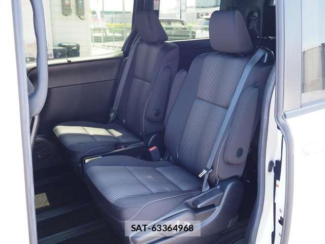 Toyota VOXY 2018-05 8369672-9