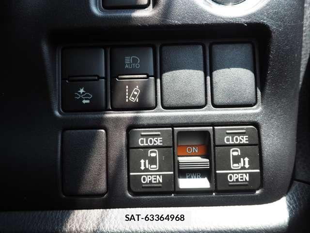 Toyota VOXY 2018-05 8369672-14