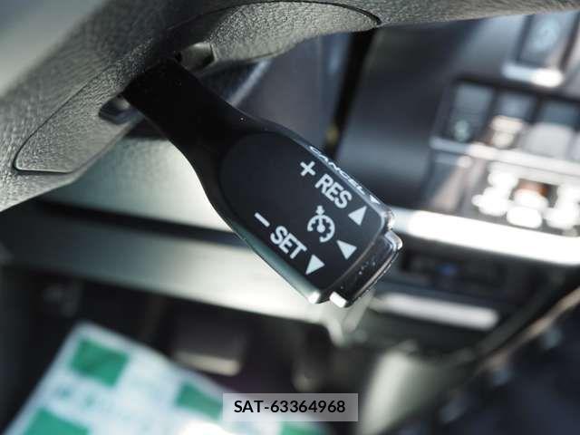 Toyota VOXY 2018-05 8369672-16