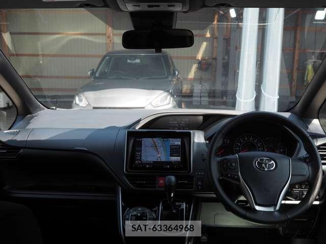 Toyota VOXY 2018-05 8369672-1