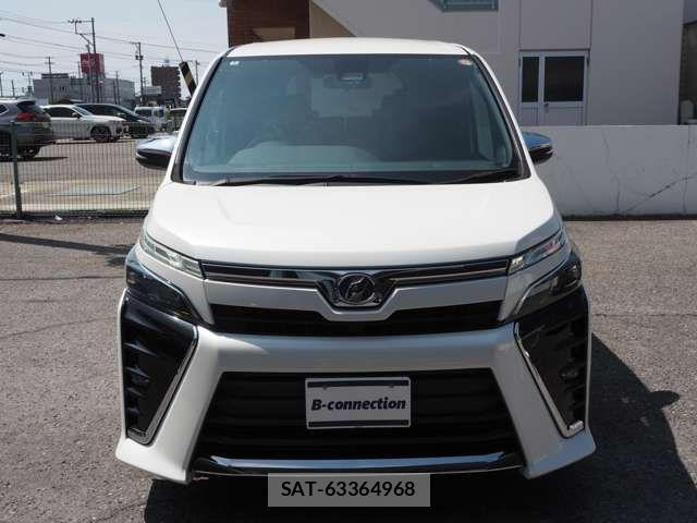 Toyota VOXY 2018-05 8369672-3
