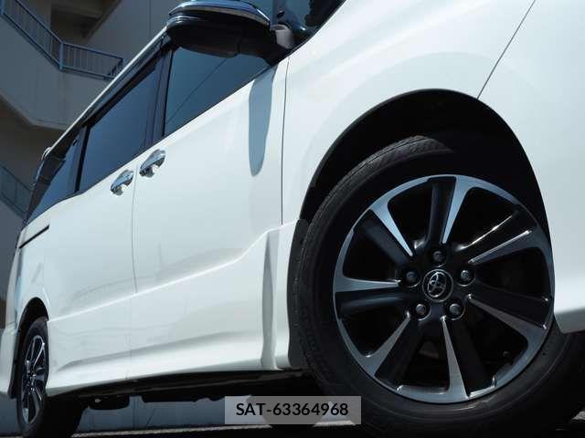 Toyota VOXY 2018-05 8369672-6
