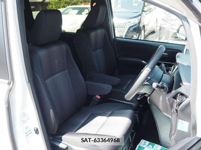 Toyota VOXY 2018-05 8369672-7