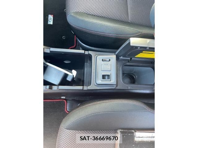 Toyota VOXY 2012-04 8369687-11