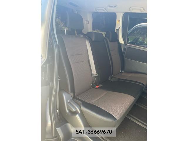 Toyota VOXY 2012-04 8369687-16