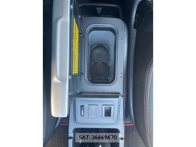 Toyota VOXY 2012-04 8369687-18