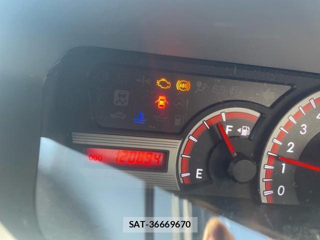 Toyota VOXY 2012-04 8369687-19