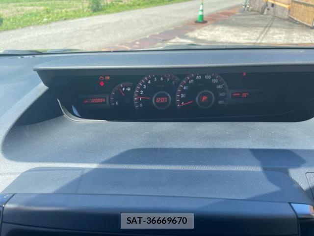 Toyota VOXY 2012-04 8369687-21