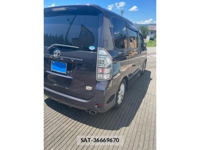 Toyota VOXY 2012-04 8369687-2