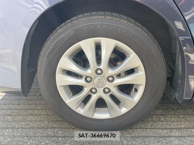 Toyota VOXY 2012-04 8369687-5
