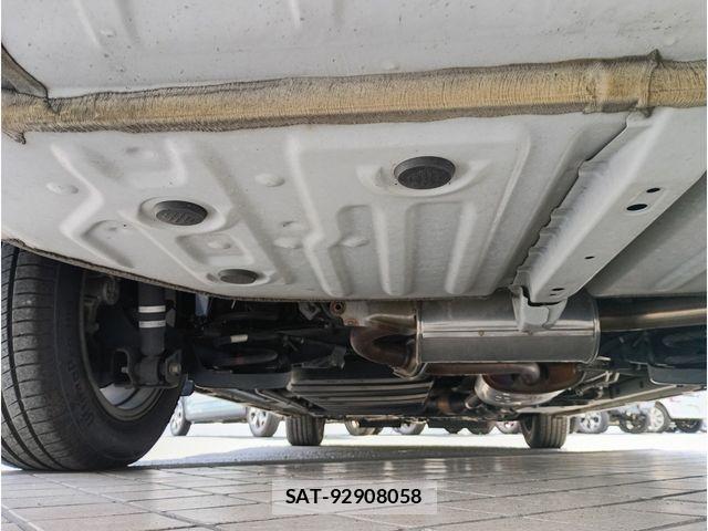 Toyota VOXY 2018-03 8369669-9