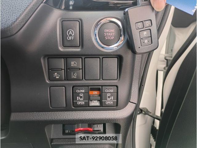 Toyota VOXY 2018-03 8369669-17