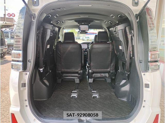 Toyota VOXY 2018-03 8369669-18