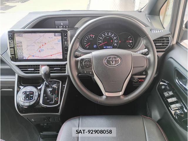 Toyota VOXY 2018-03 8369669-1