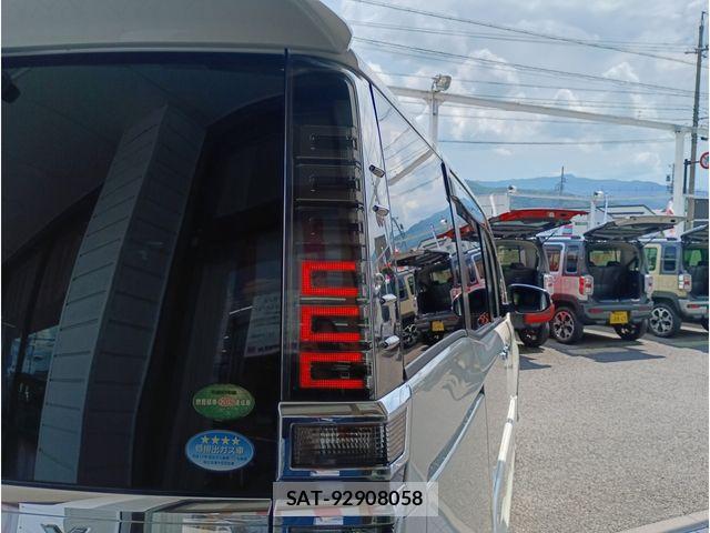 Toyota VOXY 2018-03 8369669-6