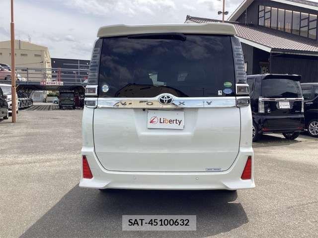 Toyota VOXY 2020-01 8369655-10