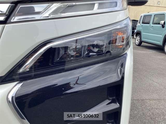 Toyota VOXY 2020-01 8369655-16