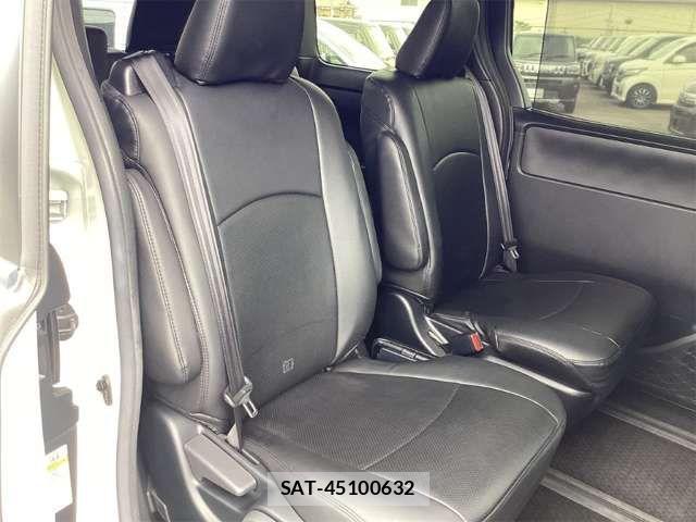 Toyota VOXY 2020-01 8369655-18