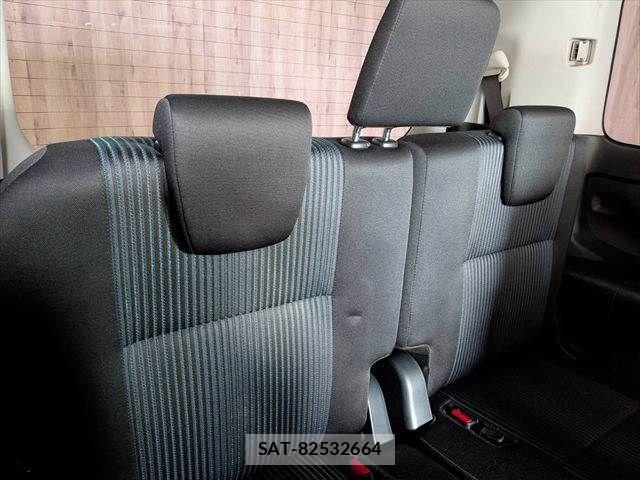 Toyota VOXY 2017-01 8369676-9