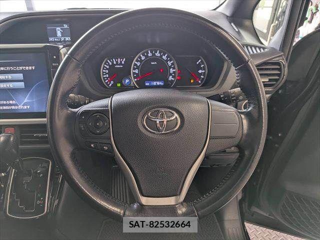 Toyota VOXY 2017-01 8369676-11