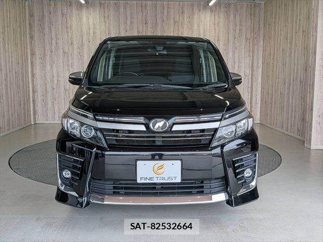 Toyota VOXY 2017-01 8369676-15