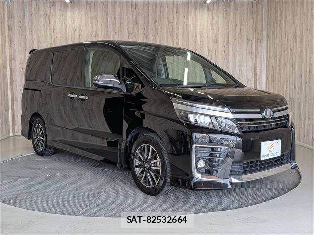 Toyota VOXY 2017-01 8369676-16
