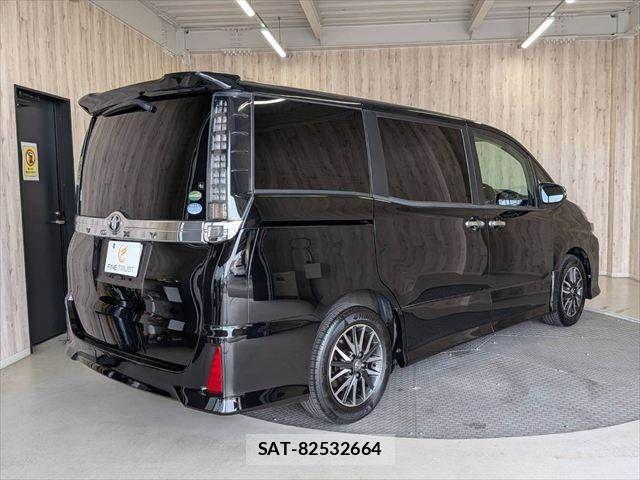 Toyota VOXY 2017-01 8369676-19