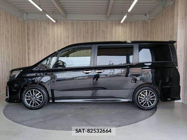 Toyota VOXY 2017-01 8369676-21