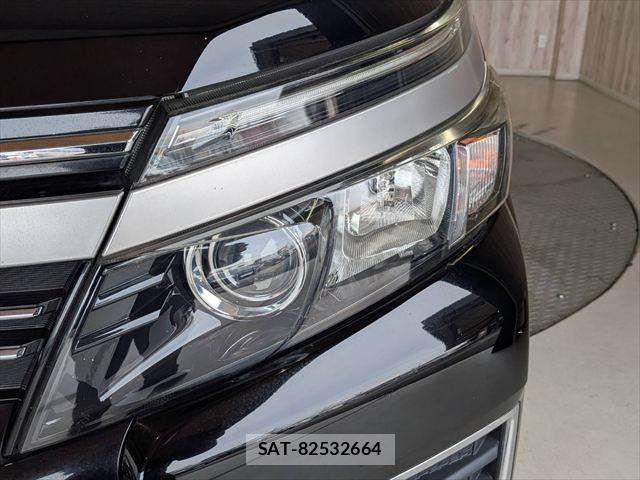 Toyota VOXY 2017-01 8369676-22