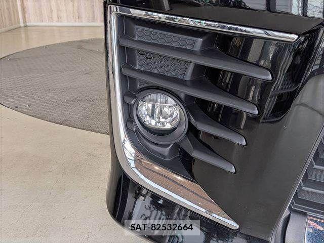 Toyota VOXY 2017-01 8369676-25