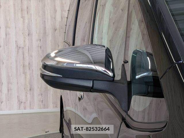 Toyota VOXY 2017-01 8369676-27