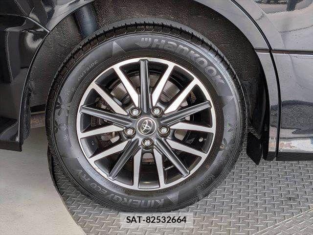 Toyota VOXY 2017-01 8369676-28