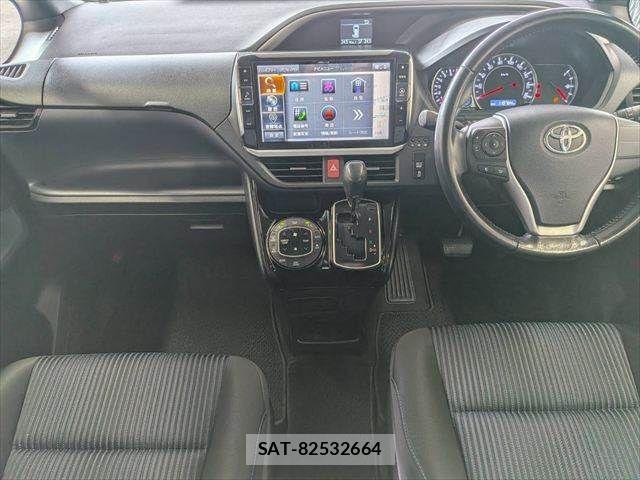 Toyota VOXY 2017-01 8369676-2