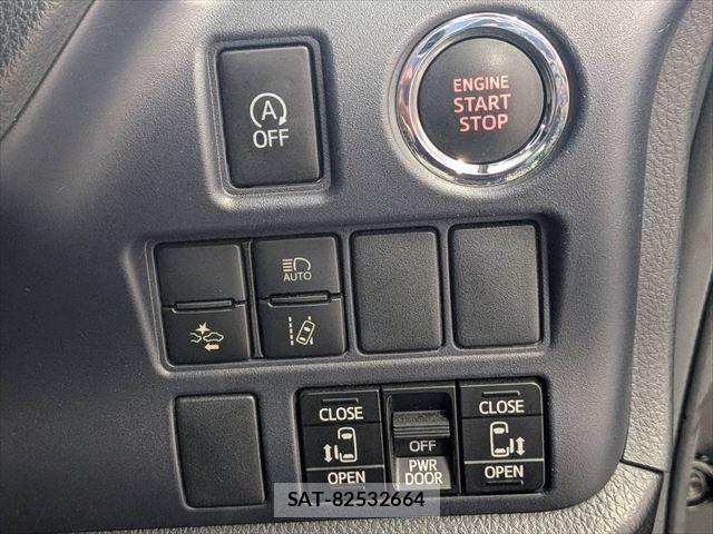 Toyota VOXY 2017-01 8369676-6