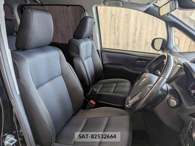 Toyota VOXY 2017-01 8369676-7