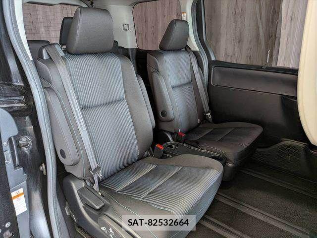Toyota VOXY 2017-01 8369676-8
