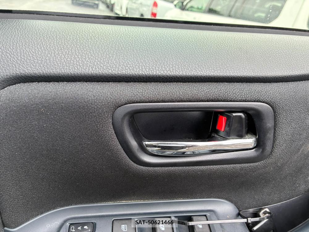 Toyota VOXY 2014-07 8344476-20