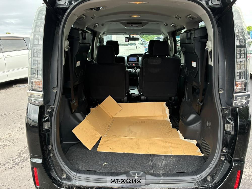 Toyota VOXY 2014-07 8344476-25