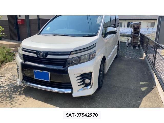 Toyota VOXY 2014-02 8372357-1