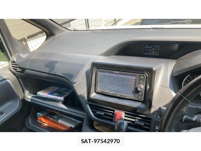 Toyota VOXY 2014-02 8372357-20