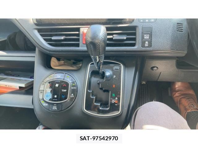 Toyota VOXY 2014-02 8372357-21