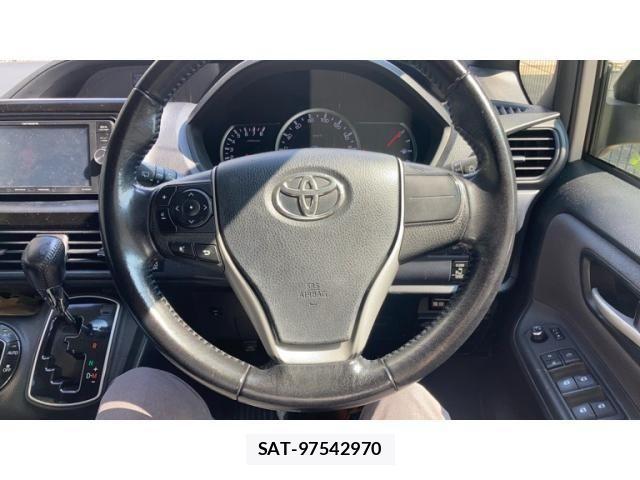 Toyota VOXY 2014-02 8372357-24