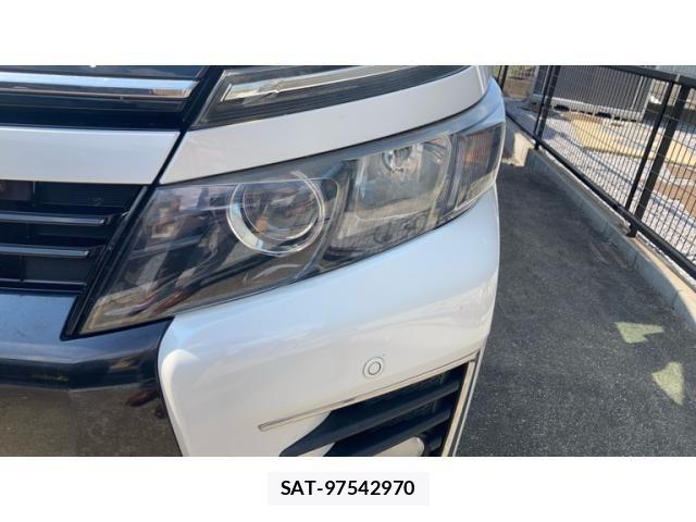 Toyota VOXY 2014-02 8372357-2