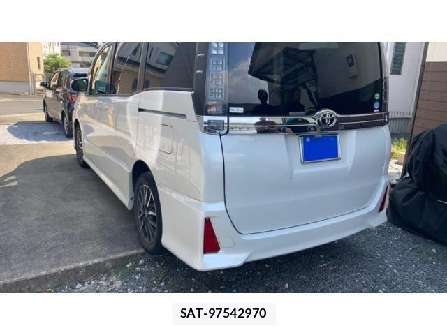 Toyota VOXY 2014-02 8372357-3