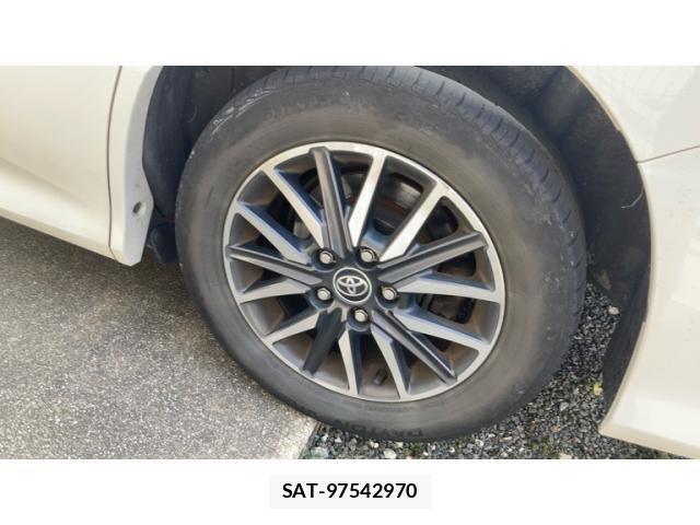 Toyota VOXY 2014-02 8372357-4